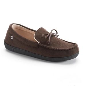 isotoner signature men's memory foam microsuede nigel moccasin slippers